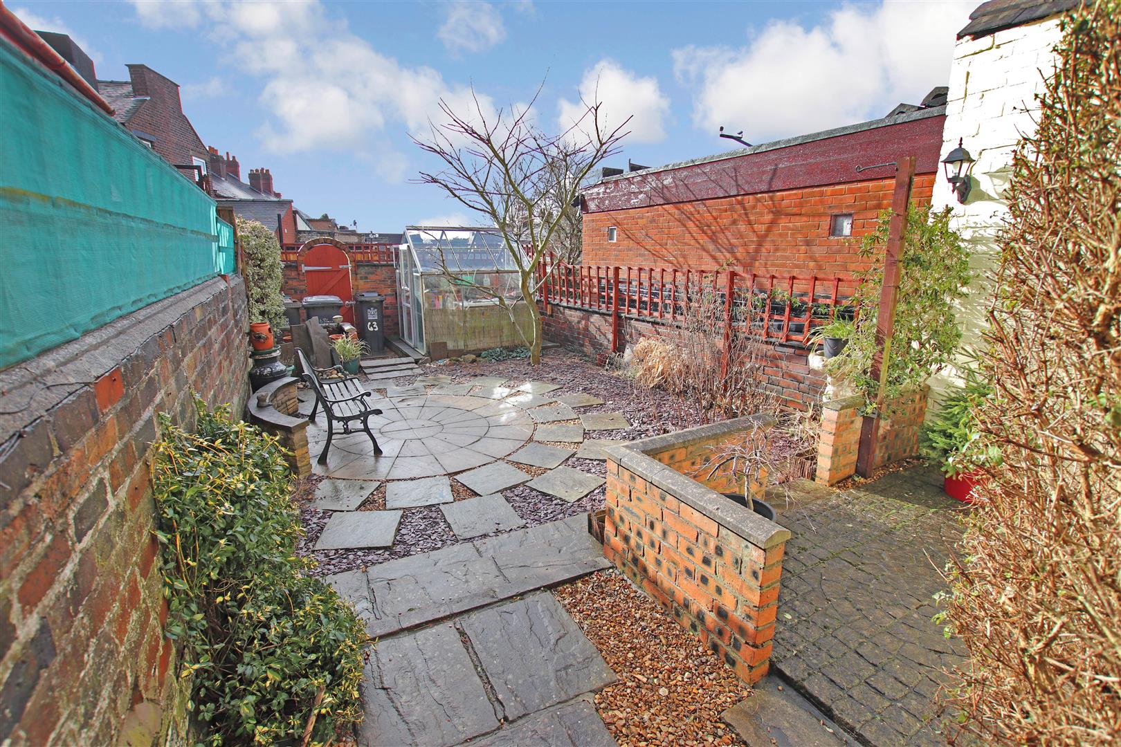 ENCLOSED REAR YARD / GARDEN